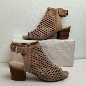 Unisa 6.5M Tan Perforated Peep Open Toe Cage Sandals Shoes Slingback